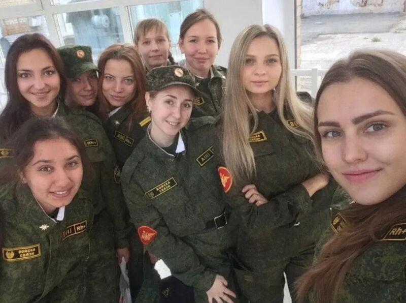 画像 ロシア女性兵士vsウクライナ女性兵士 男と女の五寸釘
