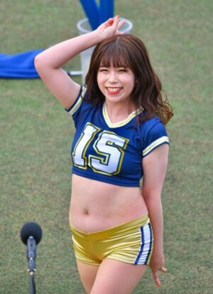 news 1726986910 12301 300x413 - 【画像】 ツイ女子「細ければ細いほど可愛いし、いい女」 → ３万いいね